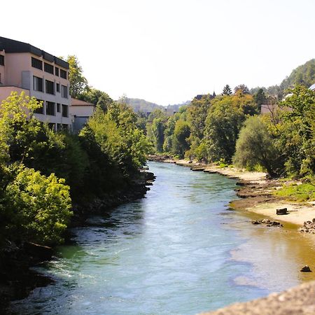 Business I Family Apartment I 1-4 Personen - Aare Blick, Nahe Altstadt I Beamer - 99" Leinwand I Terrassen Lounge Und Parkplatz Brugg  Buitenkant foto